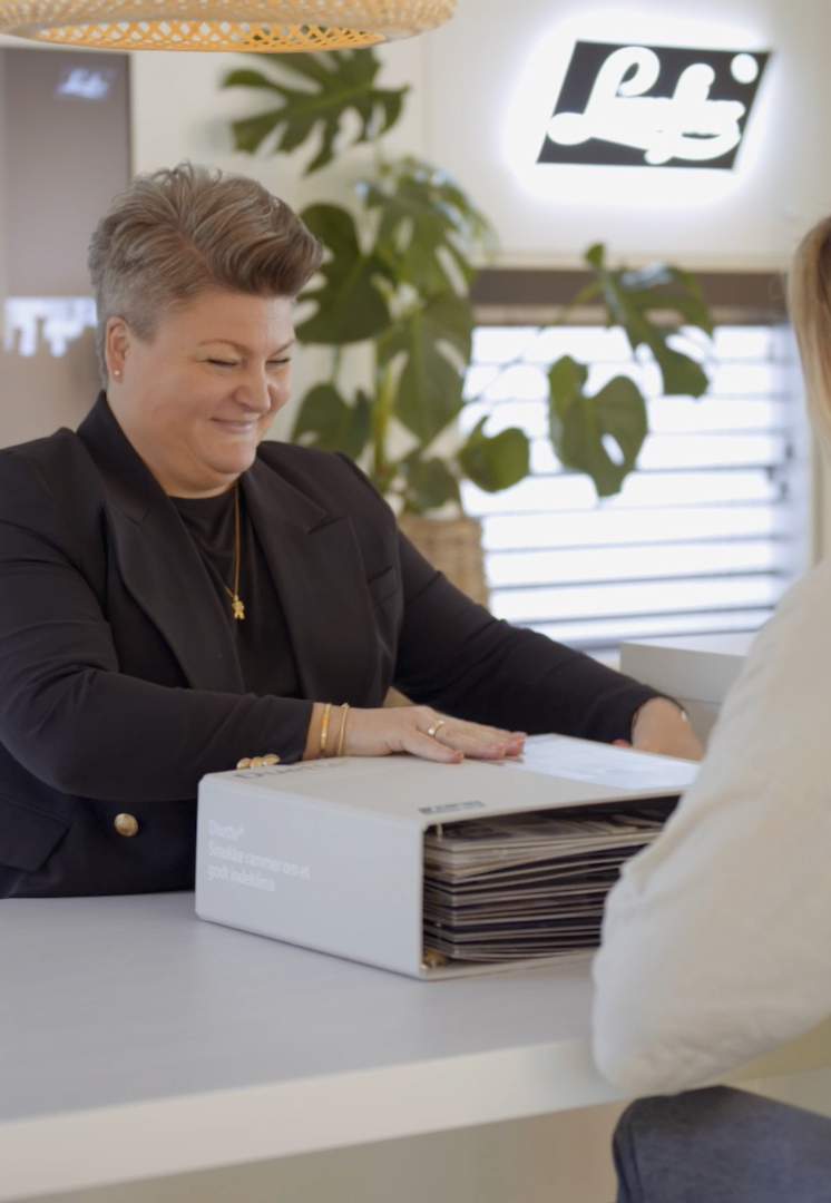 Adviesgesprek bij een Luxaflex® dealer